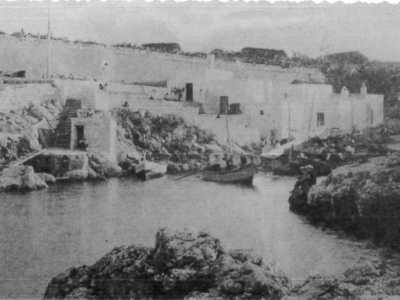 ... e a Cala Paura e l�, con pazienza, cominciava un lavoro di selezione delle banquettes (foto di Gianni Talenti)